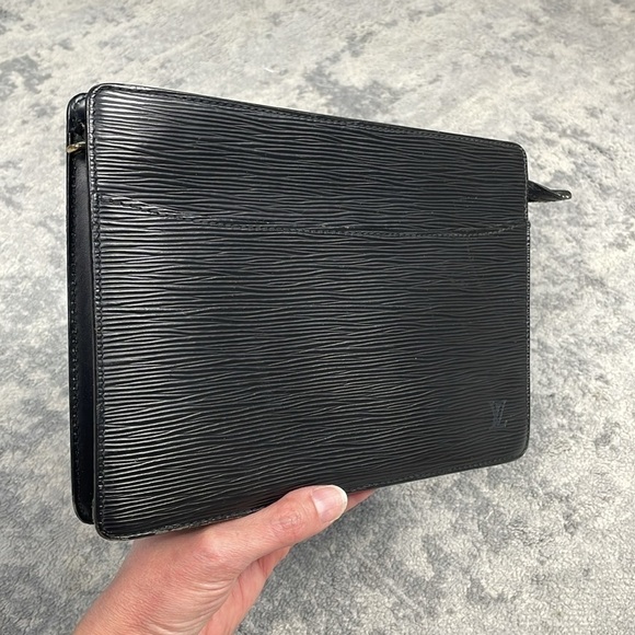 Louis Vuitton Black Epi Leather Pochette Pouch Clutch Noir Homme Zip Top - Picture 1 of 16